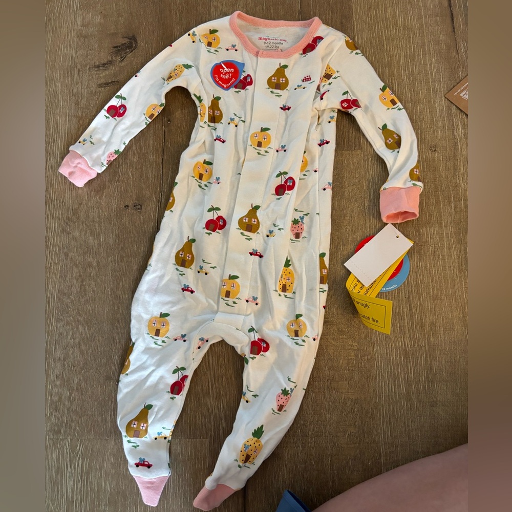 NWT! Magnetic me apple pjs